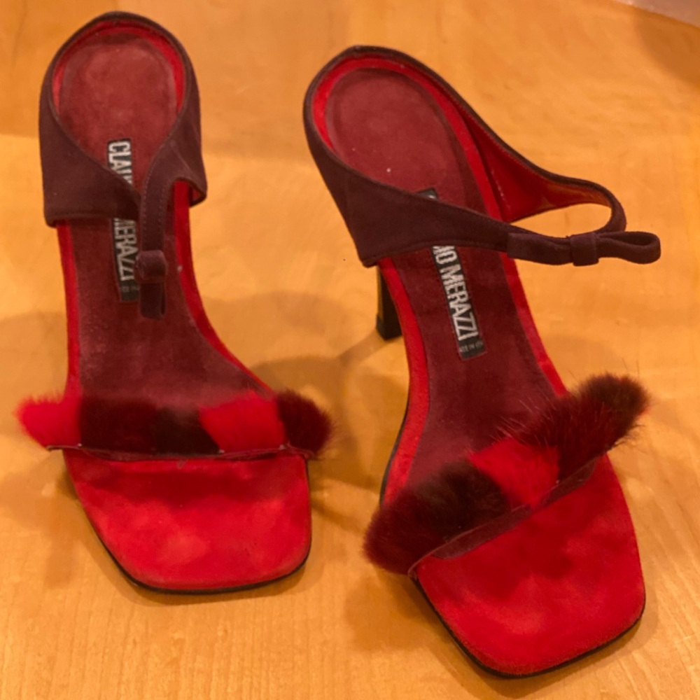 CLAUDIO MERAZZI
Red Fur-Trim Suede Heeled Sandals